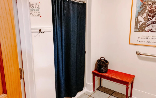 Blue Moon Guest House and Saloon