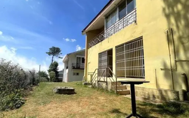 Rustic 3-BR Villa w/ Front & Back Yards in the mountains