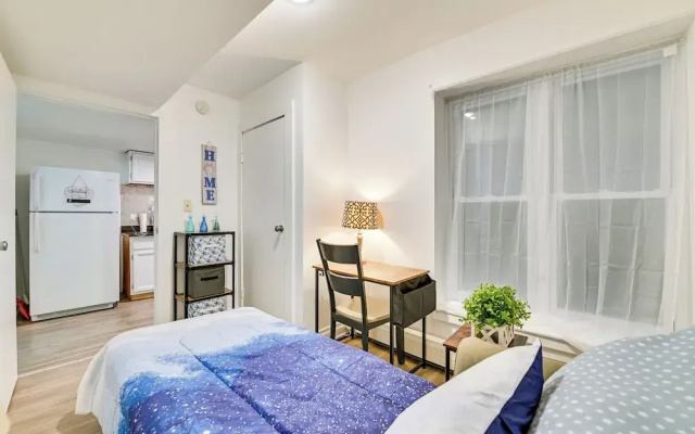 Walk to Downtown Albany: Ten Broeck Triangle Apt!