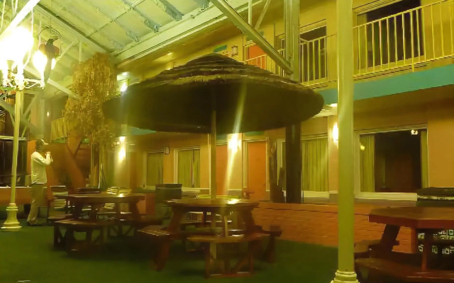 Wildwood Inn Tropical Dome & Theme Suites