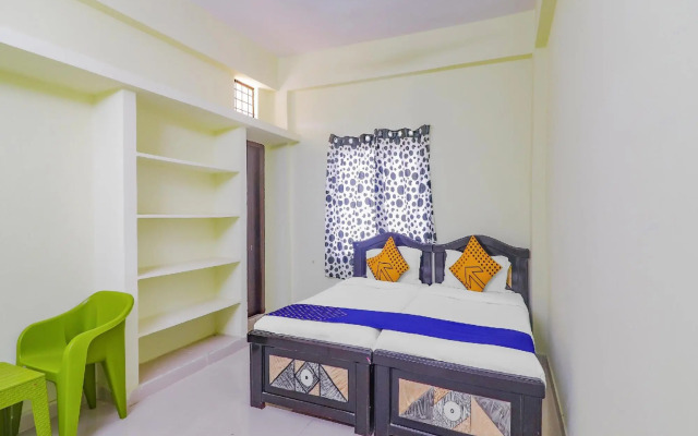 Oyo Flagship 76370 Sri Residency