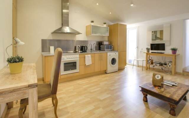 Fabulous 2 Bed with terrace close to Plaza España