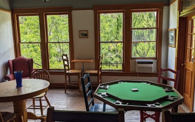 The Oliver House - Adults Only