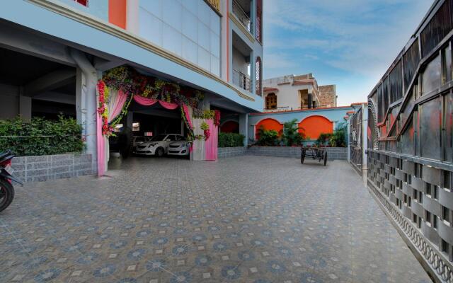 OYO 9658 Hotel Madhuram