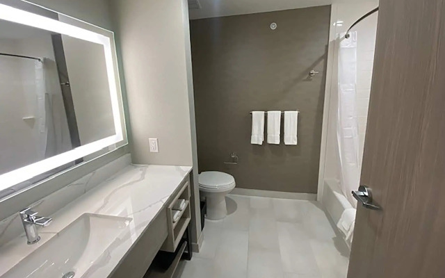 La Quinta Inn & Suites by Wyndham DeSoto