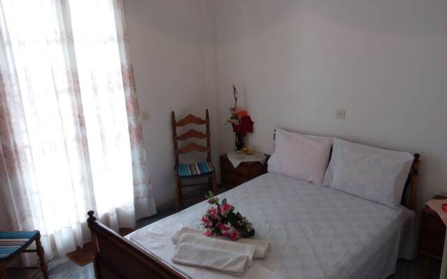 Tinos Evelina