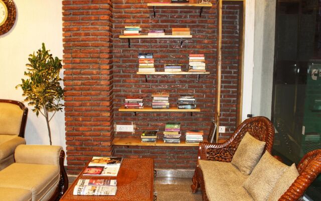 Hotel Ishan A Riverside Retreat