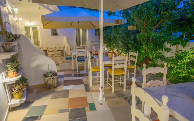 Cyclades Hotel & Studios