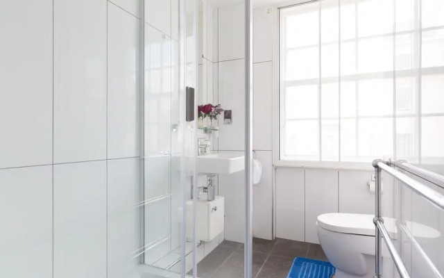 2-bed 2-bath in the Heart of London