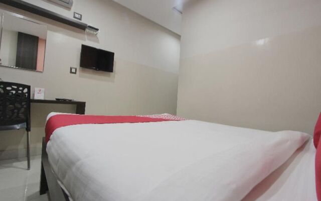 OYO 14520 Habitat Hotel & Suites