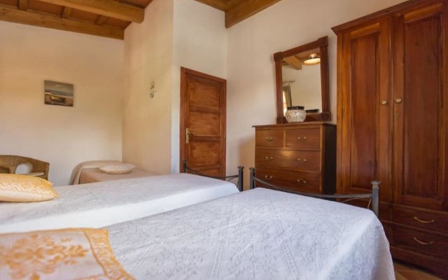 Villa Porticciolo In Alghero With Large Garden For 6 Guests