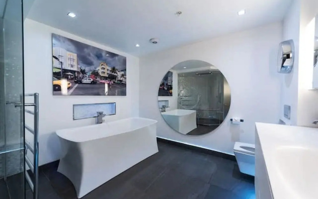 Luxurious Loft Central Soho - 3 Bedrooms Office