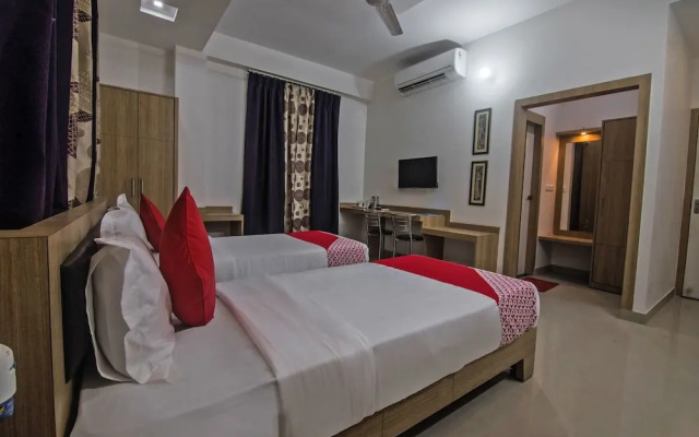OYO 15700 Spectrum Residency