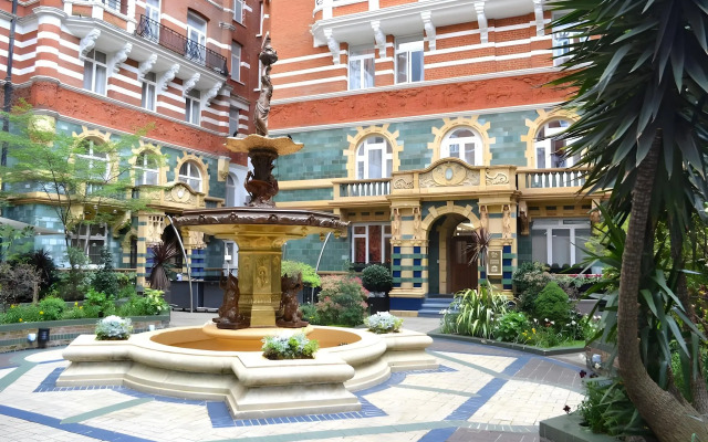 St. James' Court, A Taj Hotel, London