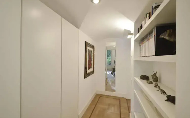 Park & Cloister Views Exclusive Apartment