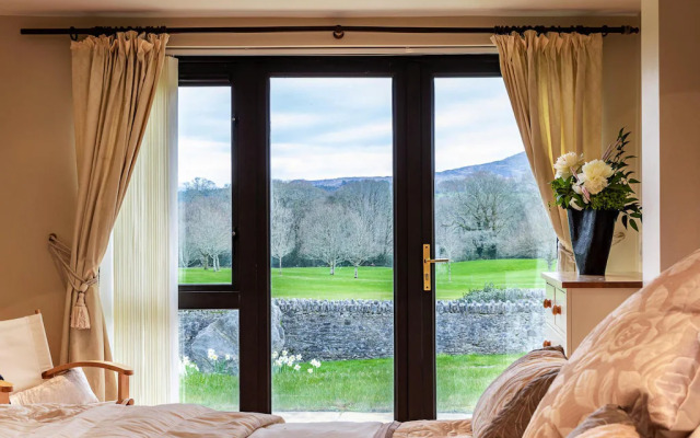 Semi detached house, Kenmare