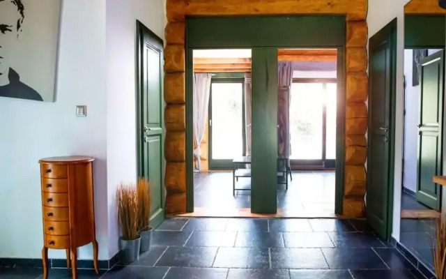 Spacious Holiday Home With Internet