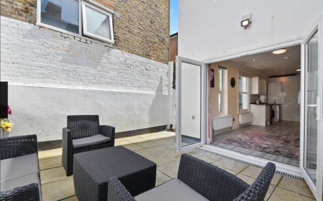 Inviting 6-bed House in London