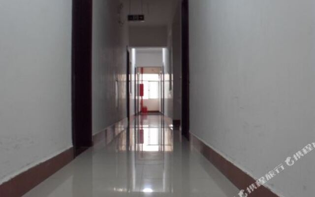 Sanya Yuefang Hotel (Sanya Bay Pedestrian Street)