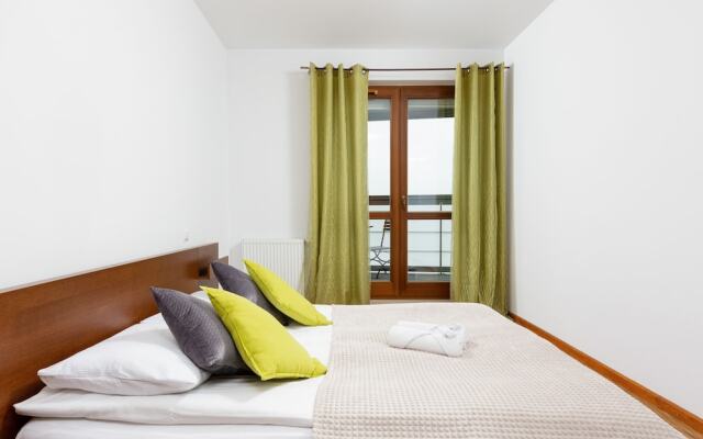 Broniwoja Apartment by Renters