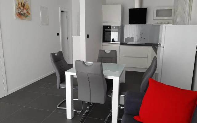 Seaview APARTMENTS HOJA