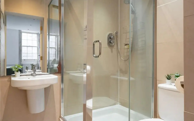 Elegant 2BR 2BA with Patio in Kennington