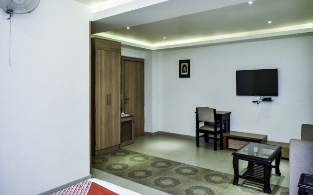 Hotel City Square by OYO Rooms