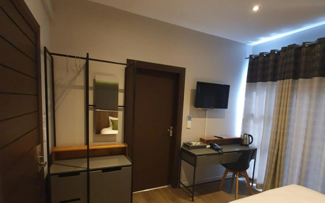 La Orchard Hotel