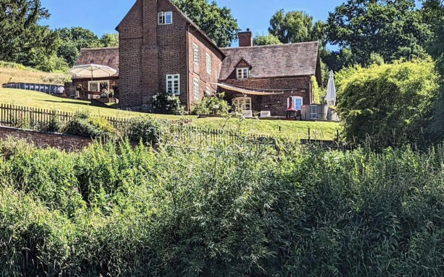 Worralls Grove Guest Farm House