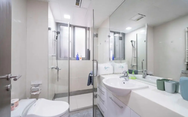 Tyms Modern 1BR 1BA Suite Xujiahui Metro