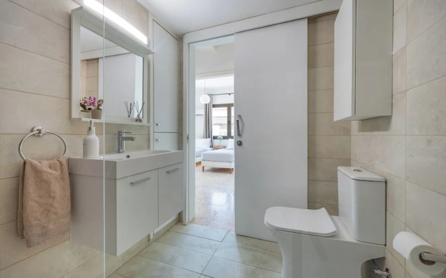 Trygoni Court - Elegant Downtown 3-bdr Apartment
