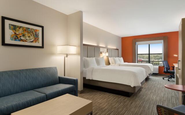 Holiday Inn Express & Suites Mt. Pleasant, an IHG Hotel