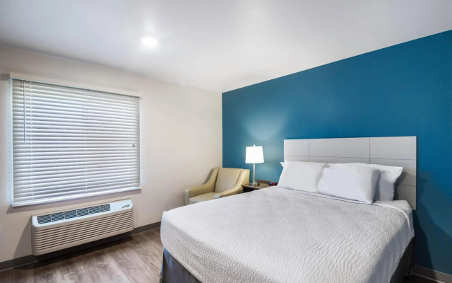 WoodSpring Suites Bakersfield East