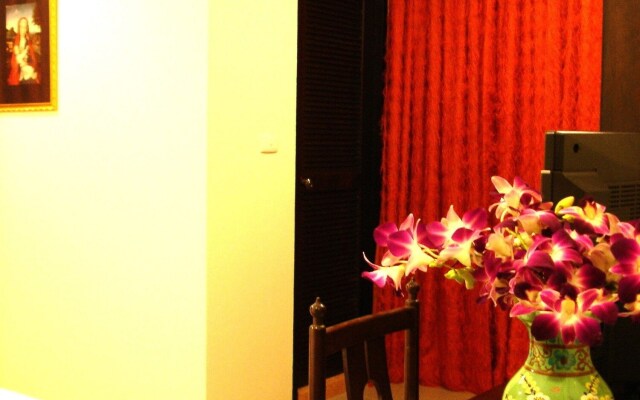 The Bang Khun Phrom Suites