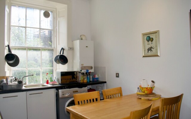 Bright and Central 3 Bedroom Apartment