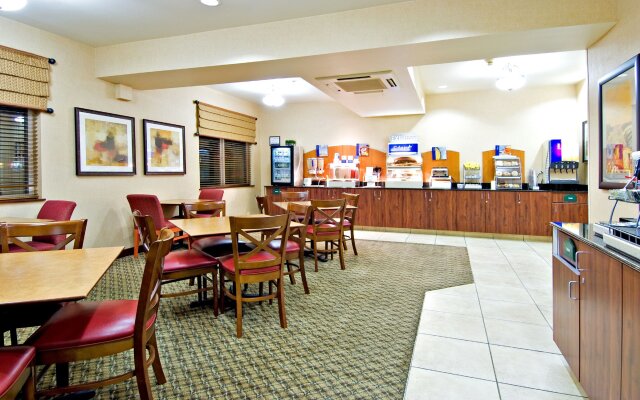 La Quinta Inn & Suites by Wyndham Springfield