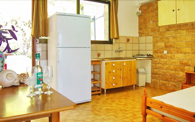 Lions2 Studios and Apartments