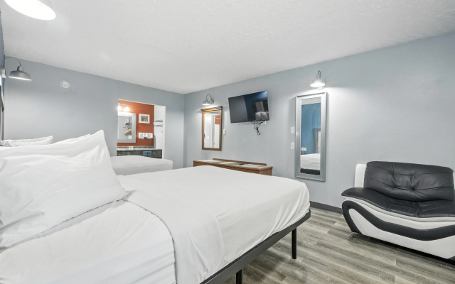 Days Inn & Suites by Wyndham Terre Haute
