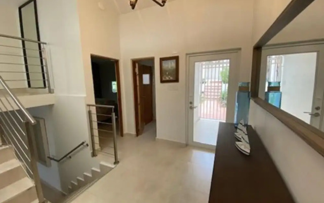 Newly Remodeled Townhouse w Private Pool Sc40