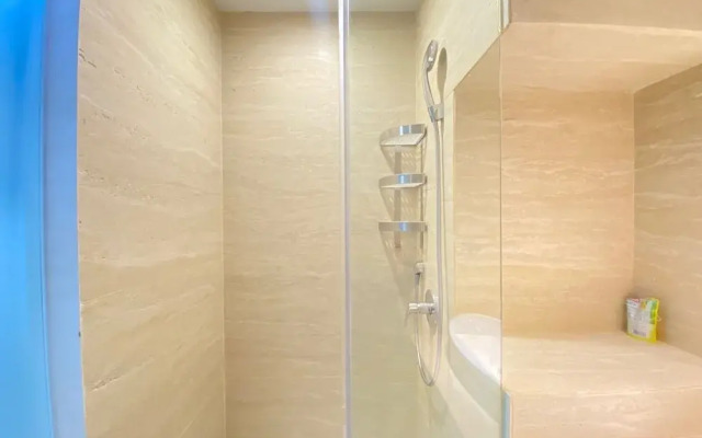 Modern Studio Room With Jacuzzi At Art Deco Apartment