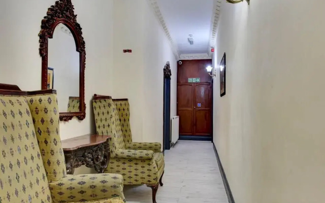 OYO Empire Hotel