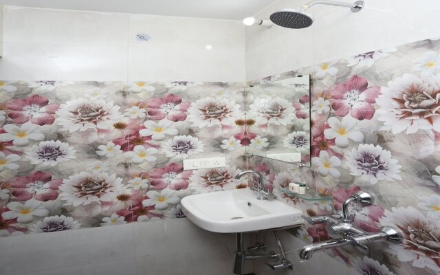 OYO 13452 Hotel Grand Sheela