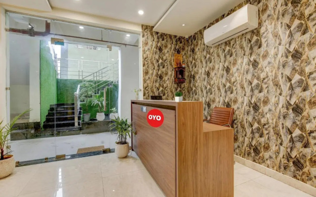 OYO Flagship 70095 Lycors