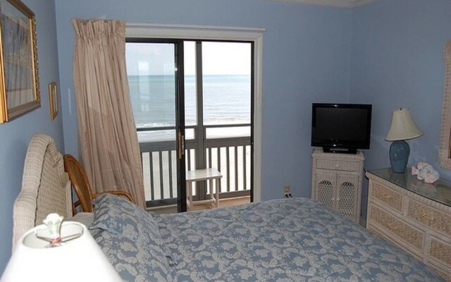 Pelican's Landing 402 - 3 Br Condo