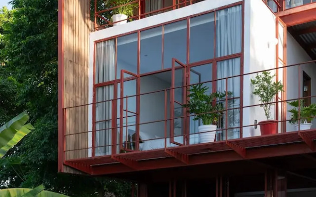 Scarlet Pavilion Homestay