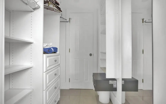 Gorgeous Spacious 2bed Bayview Apartment