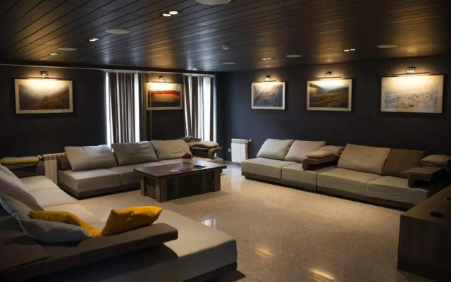 Hotel 633