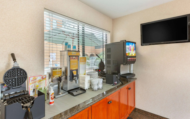 Quality Inn & Suites Oceanside near Camp Pendleton