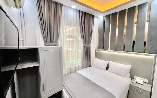 Отель Crowned Plus Hotel