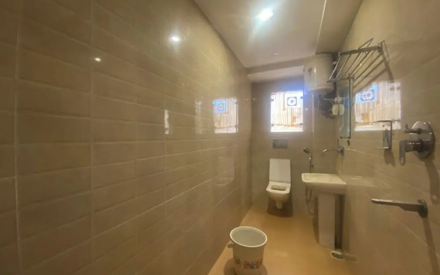 Hotel Golden Plam Tilak Nagar Market